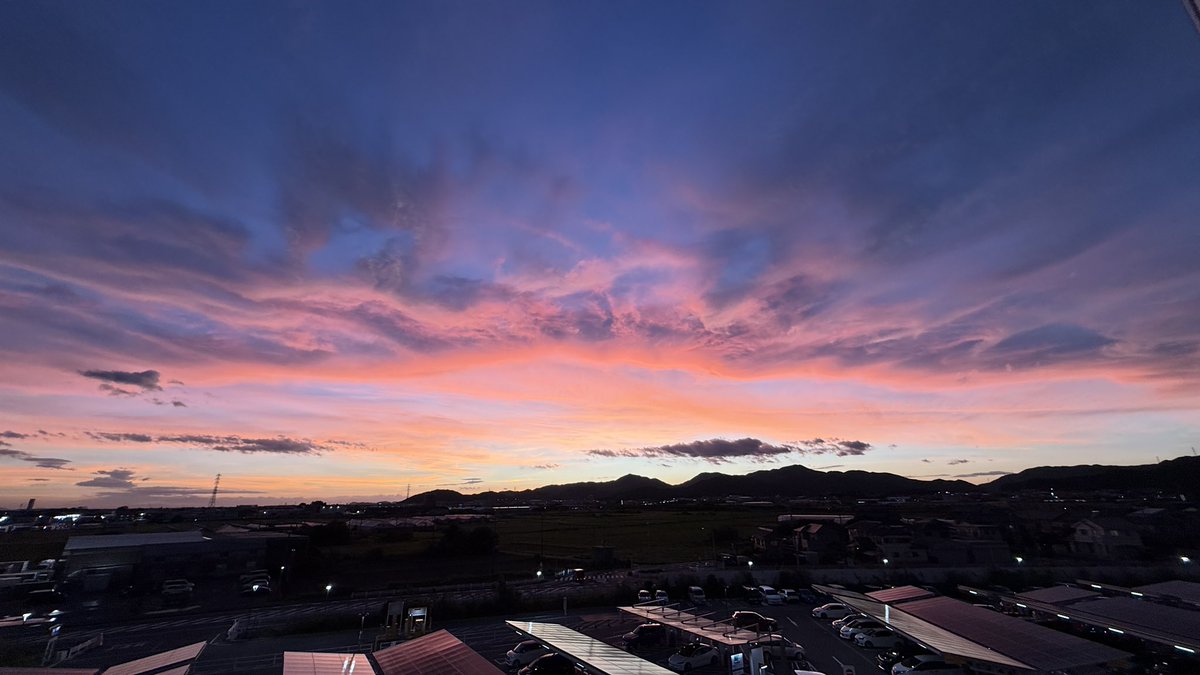 shoko55mmts's tweet photo. 空綺麗すぎる

Twilight Magic https://t.co/hbPFWqPyWc