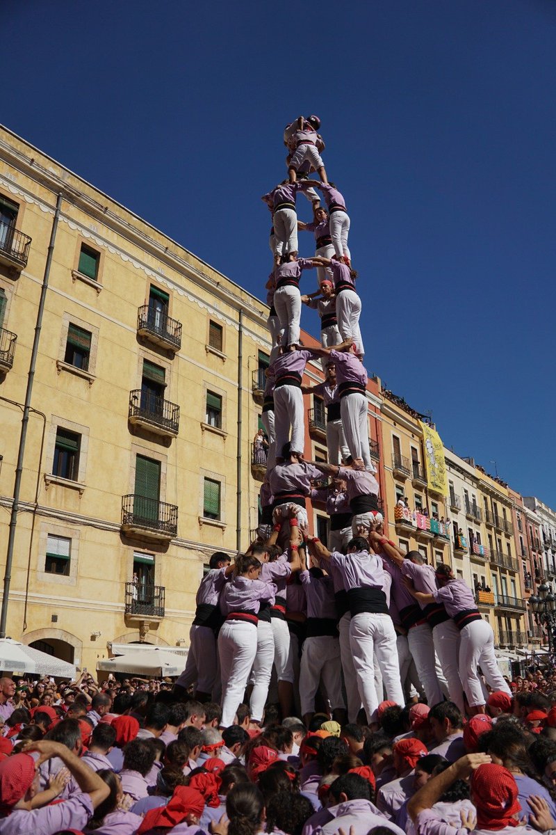 JoveDeTarragona's tweet photo. Ahir no vam poder oferir a Tarragona el Primer Diumenge que volíem. Vam fer 5d9f, i3d10fm, 4d9f, 3d9f, pd7f, un pd5 i quatre pd4. 

Dimecres és Santa Tecla i encara tenim moltes coses a dir!

#FemElPas #castells https://t.co/GniC51h0mB