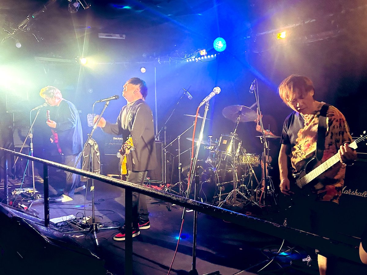 Aka_s_coro's tweet photo. シローさんのベース、こうしたらってレベルじゃなかったです❗️
マジ神❗️✨
ちなみに、今朝起きたらギックリ腰になりましたw
そして、さらば青春のからあげさんお越し下さりありがとうございました〜!😆
バンド、ラジオの繋がりって本当に素晴らしい✨
#耳恋
#つまぐろよこばい
#SCODE
#濱田製作所 https://t.co/UxWG5zYf9T