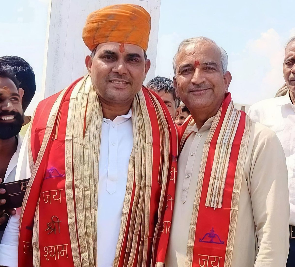 Roshankhandela7's tweet photo. रींगस नगरपालिका के चैयरमैन पद पर भाजपा के श्री अमित शर्मा जी को विजय की हार्दिक बधाई एवं शुभकामनाएँ। 🚩💐

यह विजय संगठन के प्रति समर्पण और जनता के विश्वास की जीत है।
ईश्वर से आपके उज्ज्वल कार्यकाल एवं रींगस के विकास की मंगलकामना। 🙏
@Subhash_Meelin @BJP4SIKAR_
#Reengus #BJP https://t.co/3bxyj03gzN