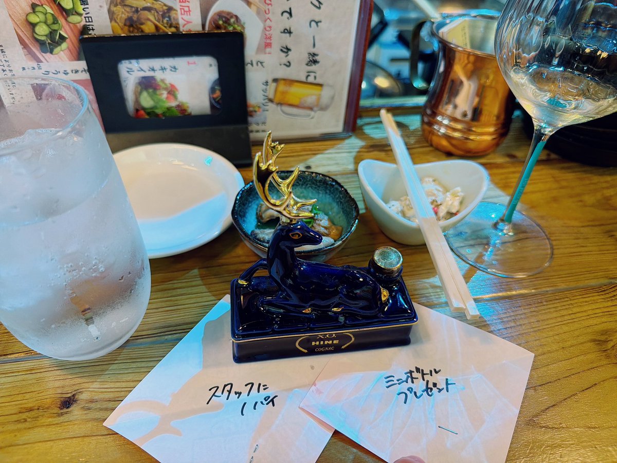 vanka6's tweet photo. ワインのはずが気づいたらジン https://t.co/q5eorbEQgD