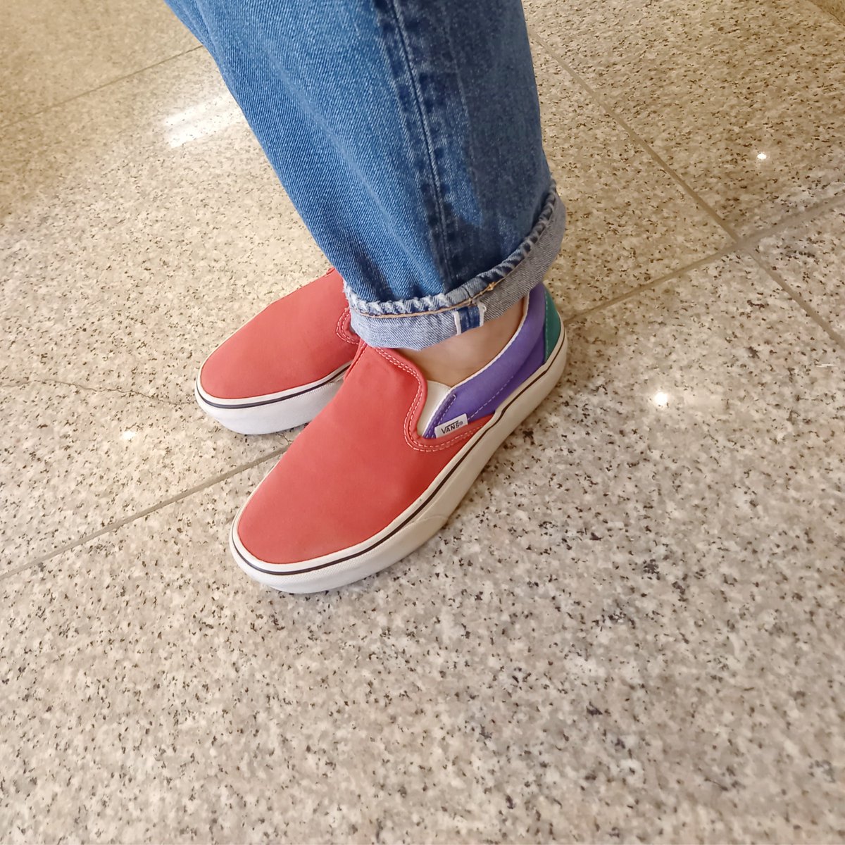 maco32525's tweet photo. こんなのも描いてます🎀
#お絵描き
#ハンドペイント
#handpaint
#80scap
#levis
#66前期
#vans https://t.co/uSJ46DU527