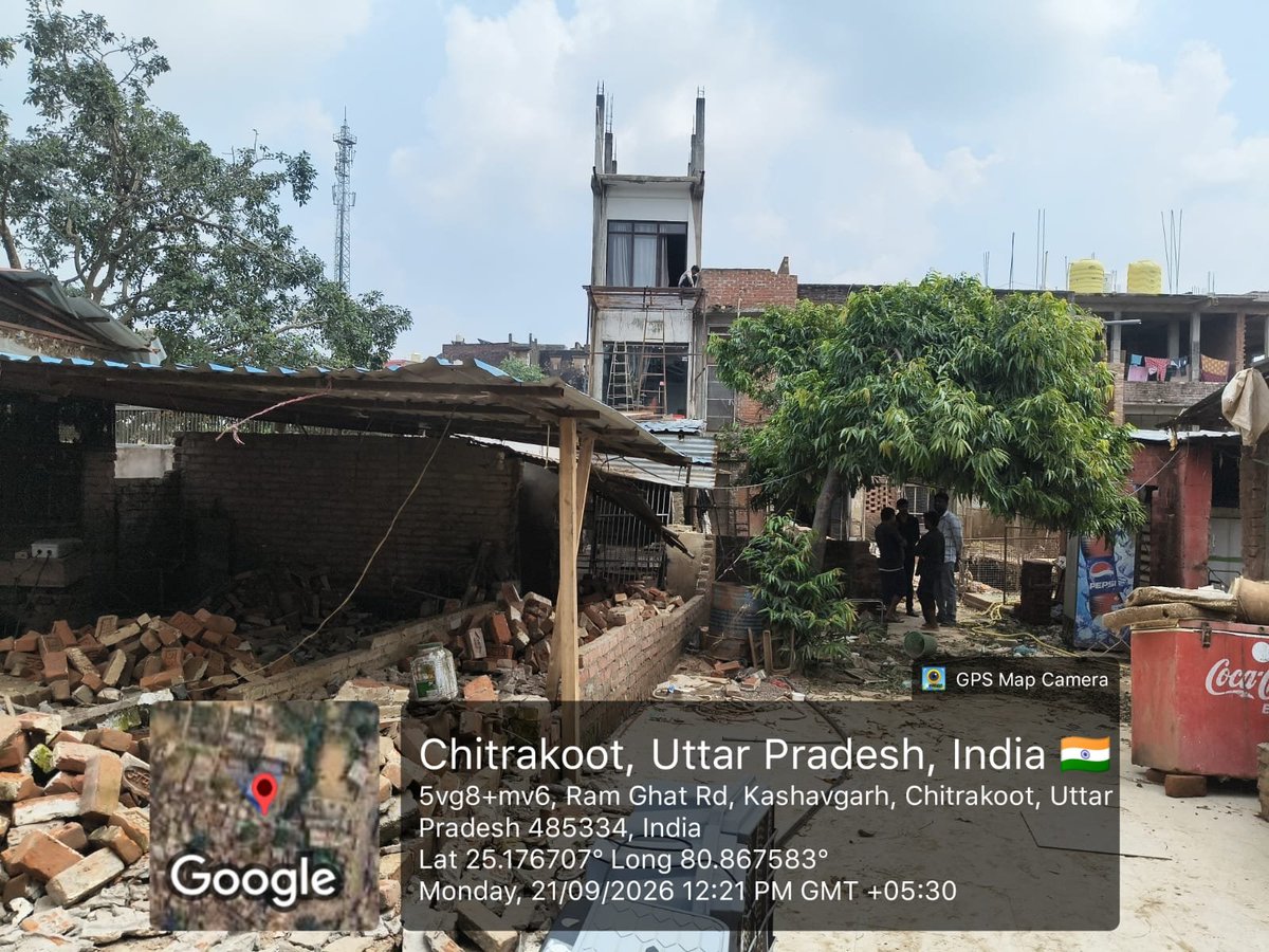 ChitrakootDm's tweet photo. सरयू नदी के सीमांकन के उपरांत सीमांकन पिलर लगाने एवं अतिक्रमण हटाने का कार्य जारी

जिलाधिकारी के निर्देश पर उप जिलाधिकारी कर्वी की निगरानी में राजस्व एवं नगर पालिका की संयुक्त टीम द्वारा Rover तकनीक से सरयू नदी का सीमांकन किया जा रहा है। निर्धारित सीमा पर सीमांकन पिलर लगाने का कार्य भी जारी है।

सीमांकन के साथ ही चिन्हित अतिक्रमणों को हटाने की कार्यवाही प्रारंभ कर दी गई है। संबंधित अधिकारियों को क्षेत्र में सतत निगरानी रखते हुए नियमानुसार प्रभावी कार्यवाही सुनिश्चित करने के निर्देश दिए गए हैं।

#Chitrakoot #SaryuRiver #RiverConservation #EncroachmentRemoval #Demarcation #GoodGovernance