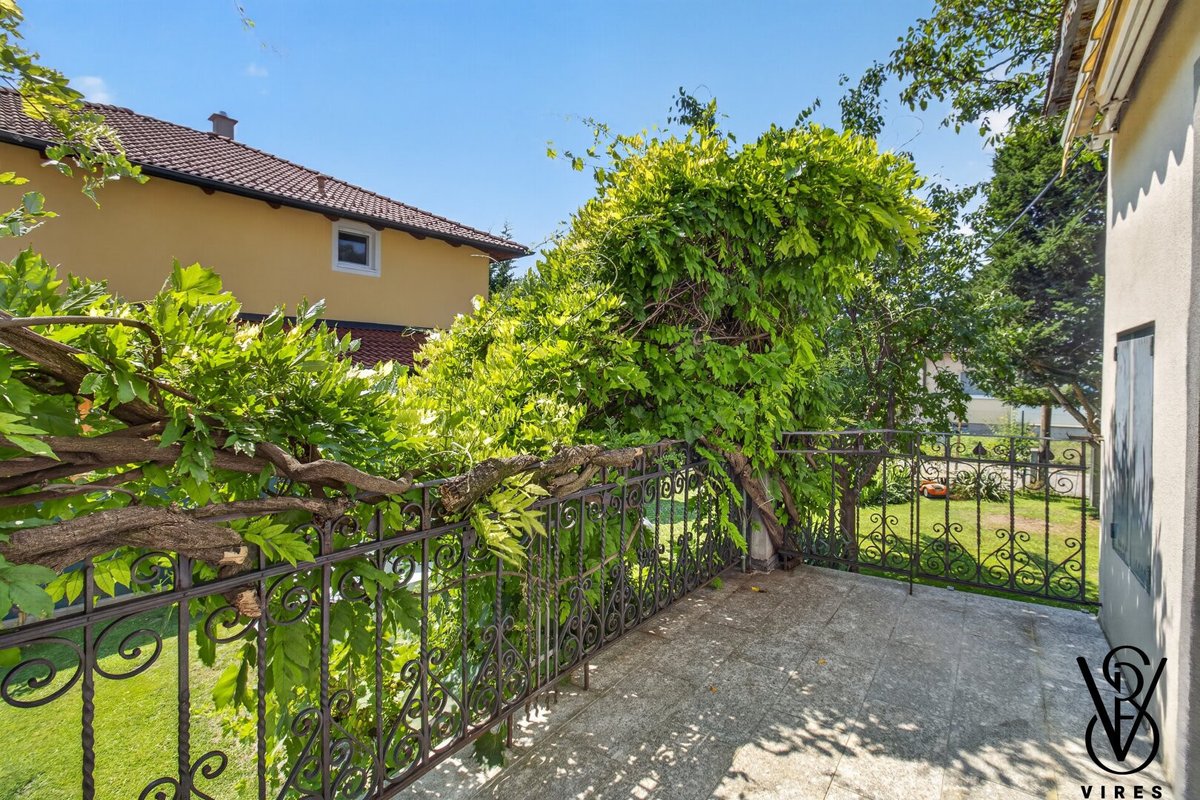 immosearch_eu's tweet photo. Sommer auf der Dachterrasse, Winter am Kaminofen: Dieses Einfamilienhaus in der Maschanzka-Gartensiedlung bietet ca. 152 m² Wohnfläche auf 567 m² Eigengrund. Teilmöbliert, mit Garten und altem Baumbestand. #Wien #Donaustadt

Mehr erfahren: https://t.co/79Z9EW7FeZ

#Wien https://t.co/bYT4HH40Tc