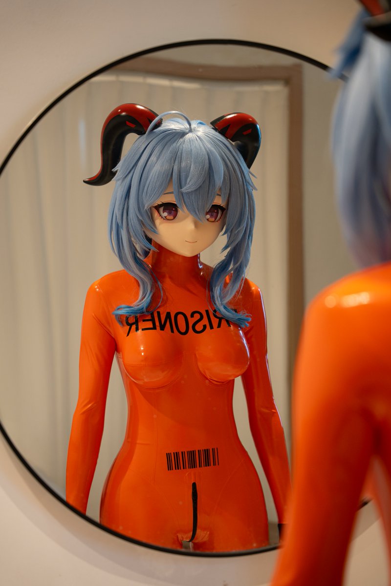 WeiYang_Kiger2's tweet photo. 🪞
#kigurumi #latex https://t.co/RAIIdtczrI