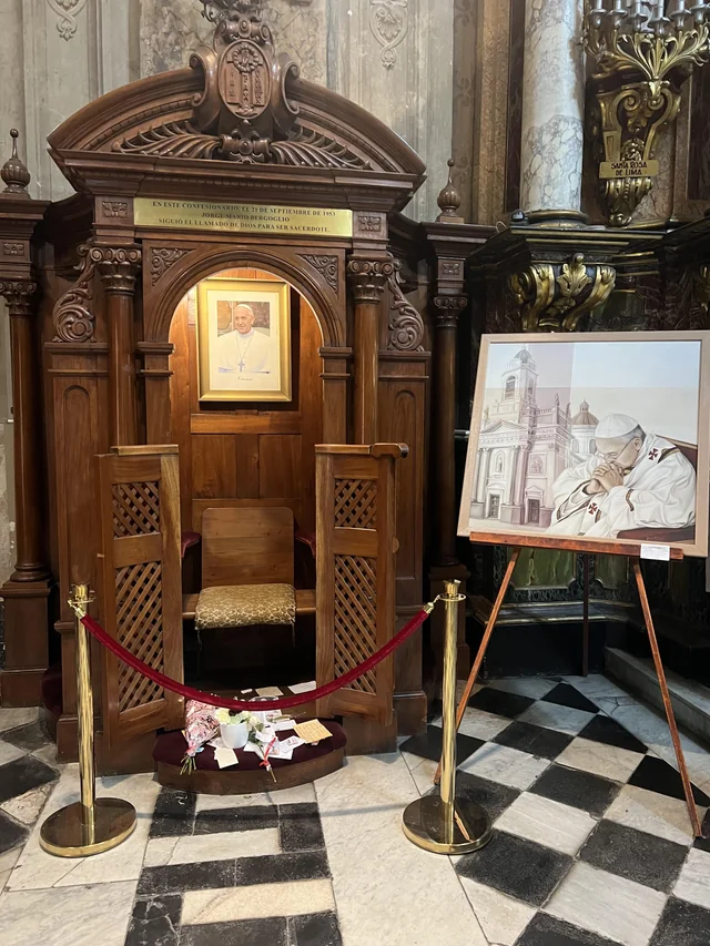 Francis2xAWeek's tweet photo. 73 years ago today, Pope Francis discovered his priestly vocation in this very confessional. https://t.co/cDKYax9oVc