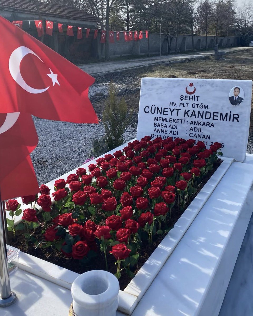 iamtheVeba's tweet photo. bazı fotoğraflar sizi 59 yerinizden bıçaklar ama ölmezsiniz, 
🫡 https://t.co/zRkJHdUaJT