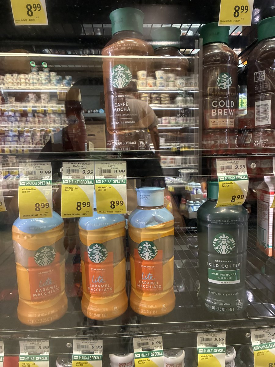 KOHKI_SA's tweet photo. このスタバのキャラマキが毎回美味くて飲んでしまう、そして違いはわからんが種類多すぎるオレンジジュースの数々

日本の比にならないくらい高いタバコ https://t.co/PpozjGty3H