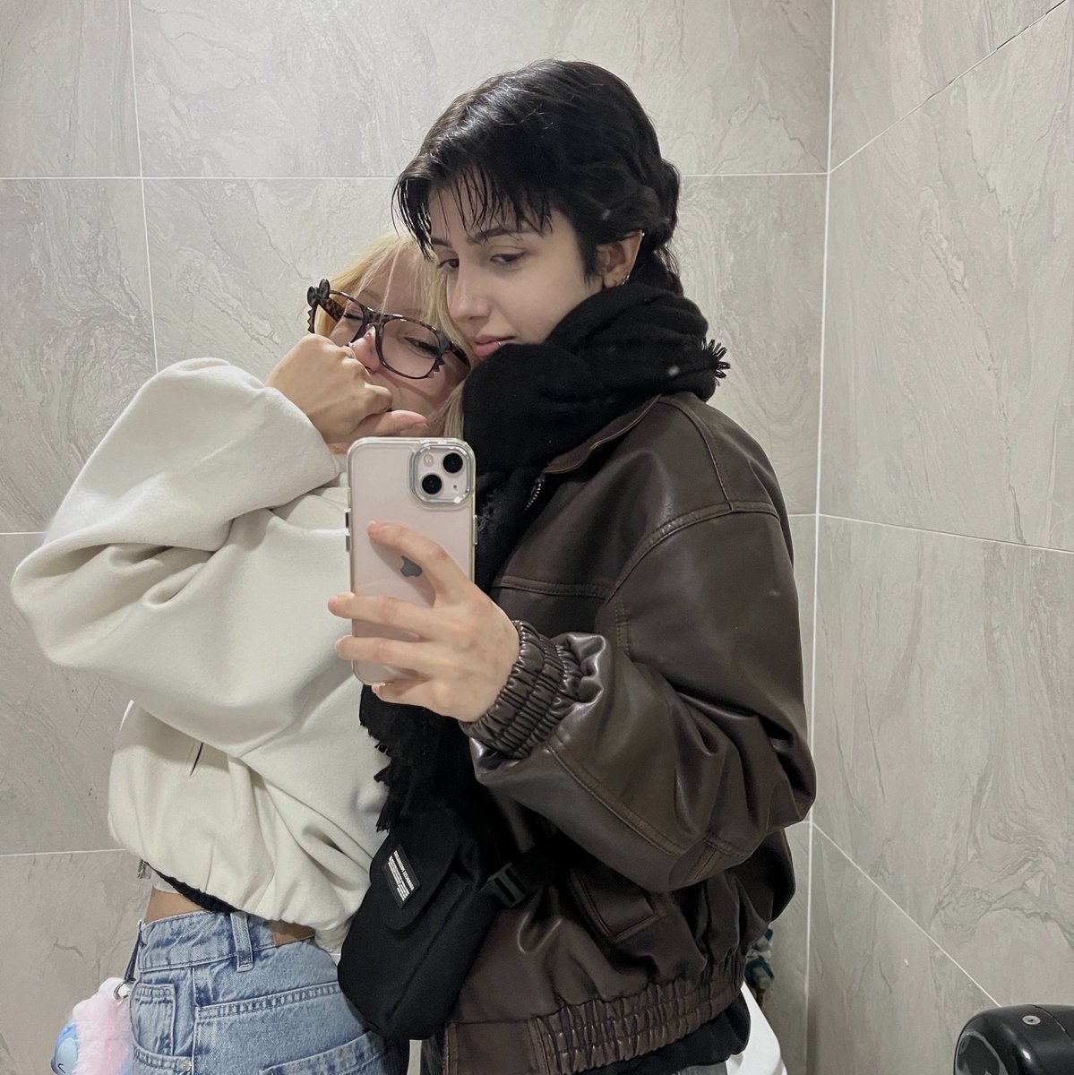 dollusjm's tweet photo. like idols                               like fans https://t.co/wXE1PekfH7