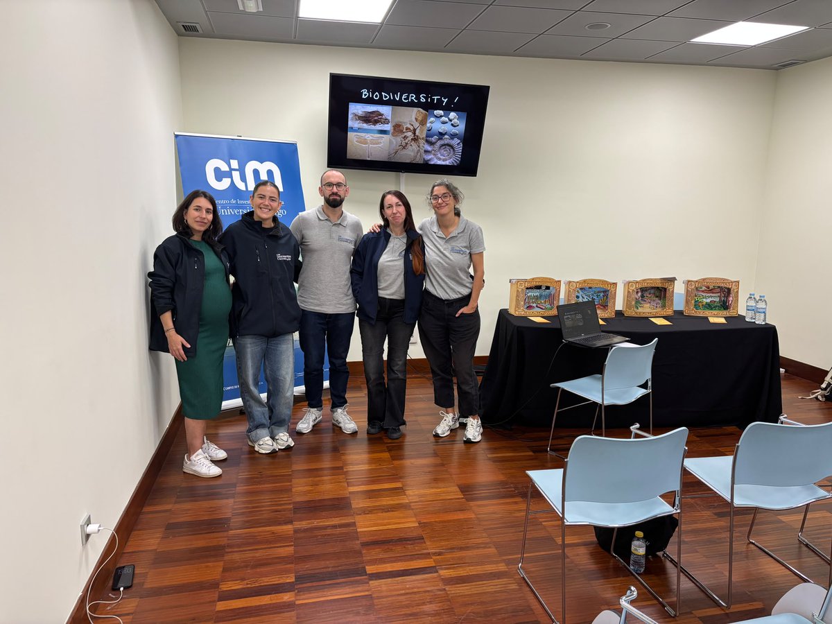 CIM_Uvigo's tweet photo. 📚 Da investigación á escola para descubrir como cambiou a vida no noso planeta.

O grupo do #CIM #MAPASLab participou no Foro de Educación de @Farodevigo para presentar #Paleonautas, o seu proxecto de divulgación para achegar ás aulas a evolución da vida na Terra. 🦖 https://t.co/5GpCdOE9kF
