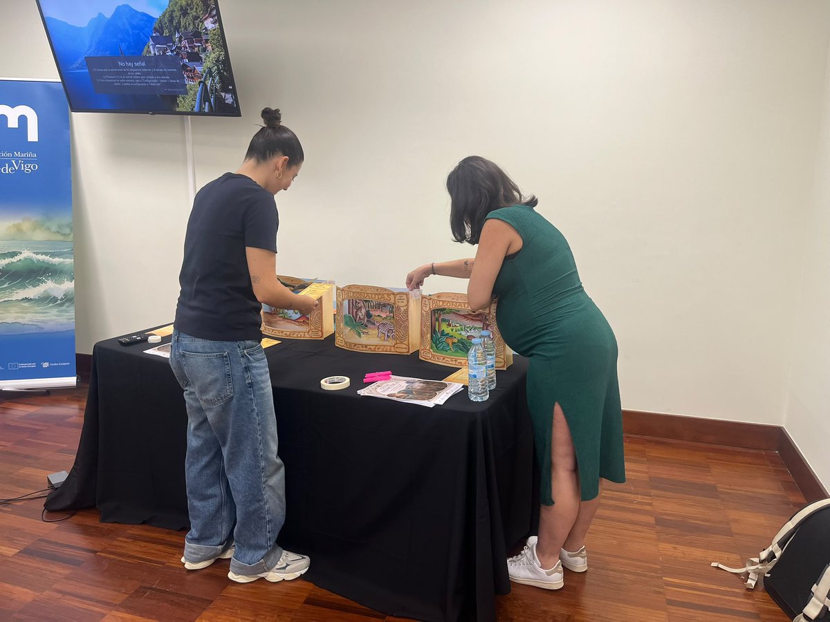 CIM_Uvigo's tweet photo. @Farodevigo 🎭 A través de catro teatrillos de papel, ofreceu ao profesorado ferramentas didácticas adaptables a diferentes niveis educativos para aprender facendo e facer a ciencia comprensible, próxima e atractiva para as novas xeracións.

@uvigo #RedeCIGUS #FondosEuropeos #HR https://t.co/qFVBBwSFE8