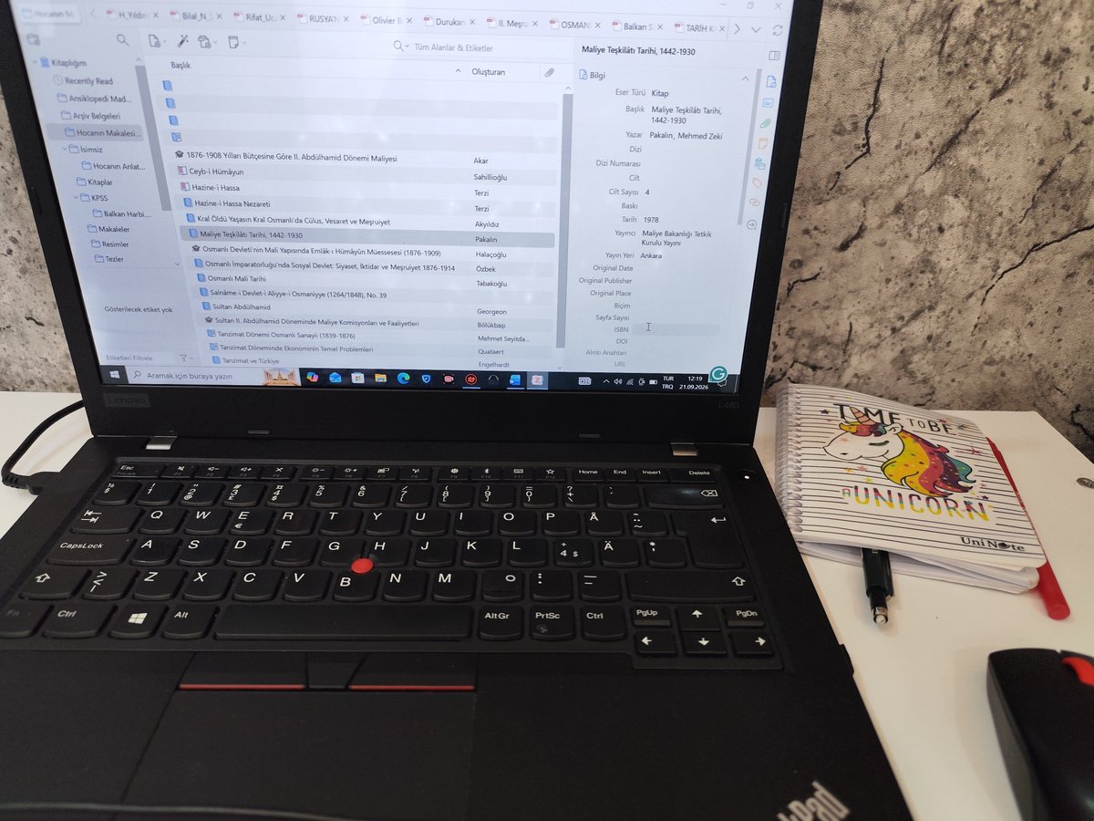 yukseldolap's tweet photo. İlk defa dipnotlarla uğraşırken çok keyif alıyorum💕 https://t.co/shzaxRj8ys
