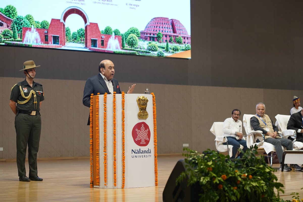 nalanda_univ's tweet photo. 📚 राष्ट्रीय परिसंवाद | नालन्दा विश्वविद्यालय

नालन्दा विश्वविद्यालय के विश्वमित्रालय ऑडिटोरियम में आज बिहार के माननीय राज्यपाल लेफ्टिनेंट जनरल (सेवानिवृत्त) सैय्यद अता हसनैन ने ‘विकसित भारत के निर्माण में भारतीय ज्ञान परंपरा की भूमिका’ विषयक दो दिवसीय राष्ट्रीय परिसंवाद का उद्घाटन किया।

उद्घाटन सत्र में आज,

🔹 राज्यपाल लेफ्टिनेंट जनरल (सेवानिवृत्त) सैय्यद अता हसनैन ने कहा कि विकसित भारत केवल आर्थिक समृद्धि और शक्ति से नहीं, बल्कि ज्ञान के सृजन, नए विचारों और मानवता के लिए समाधान प्रस्तुत करने की क्षमता से भी परिभाषित होगा। उन्होंने कहा कि भारत को फिर ऐसा राष्ट्र बनना चाहिए, जहाँ दुनिया विचारों के लिए आए।

🔹 कुलपति प्रोफेसर सचिन चतुर्वेदी ने भारतीय ज्ञान परंपरा को अलग खांचे में रखने के बजाय विभिन्न ज्ञान-विधाओं के साथ जोड़ने और प्रमाण-आधारित अध्ययन के माध्यम से आगे बढ़ाने पर जोर दिया।

🔹 डॉ. अतुल कोठारी ने भारतीय ज्ञान परंपरा की समकालीन प्रासंगिकता को रेखांकित करते हुए कहा कि यह आज की वैश्विक चुनौतियों के समाधान और विकसित भारत के निर्माण में महत्वपूर्ण योगदान दे सकती है।

🔹 प्रोफेसर भूषण पटवर्धन ने भारतीय ज्ञान को संवाद और निरंतरता के साथ समझने तथा प्राचीन ज्ञान को नवाचार के स्रोत के रूप में देखने की आवश्यकता पर बल दिया।

🔹 प्रोफेसर रमेश भारद्वाज ने भारतीय ज्ञान परंपरा को शिक्षा में पुनर्स्थापित करने तथा उसके प्रामाणिक पाठ्य और पुरातात्विक साक्ष्यों को सामने लाने की आवश्यकता पर प्रकाश डाला।

#NalandaUniversity #ViksitBharat #IndianKnowledgeTradition 

@GovernorBihar | @atahasnain53 | @Sachin_Chat | @MEAIndia | @EduMinOfIndia