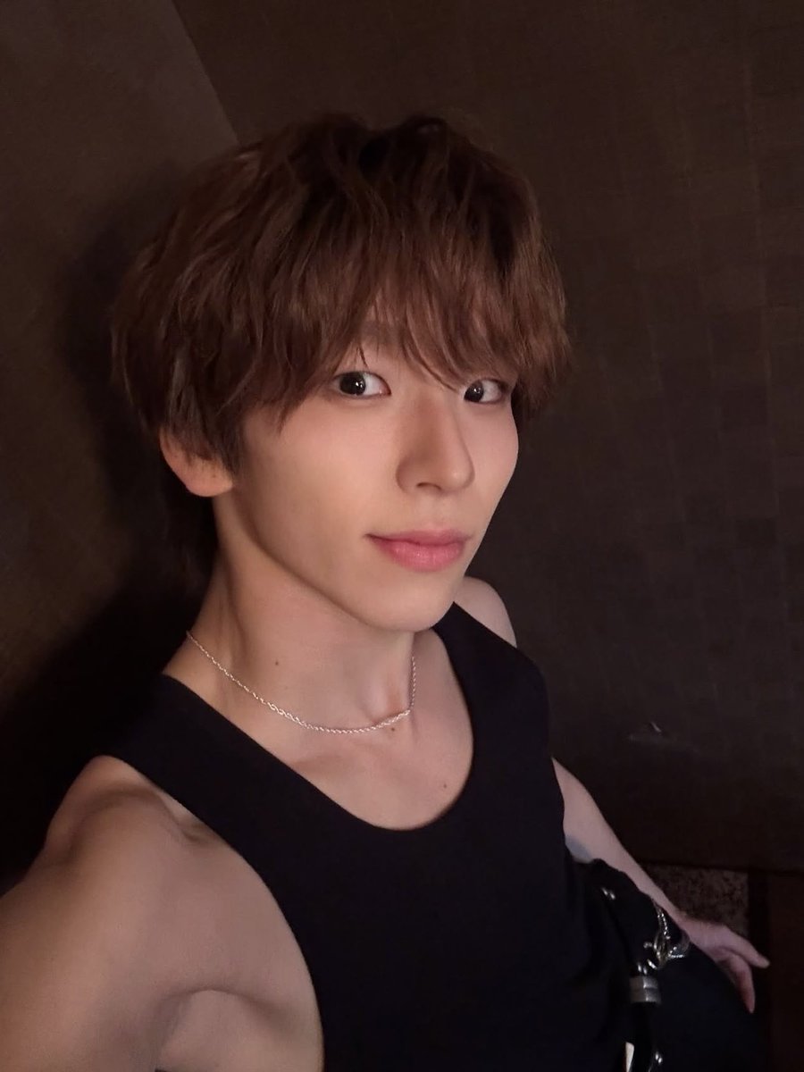 chenbayash1's tweet photo. 自撮りまで😭ほんとにかっこいい😭😭 https://t.co/Tc2zOiU55B