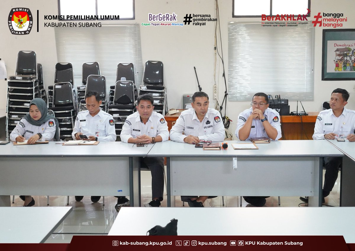 KpuSubang40202's tweet photo. #TemanPemilih, KPU Kabupaten Subang melaksanakan agenda Rapat Pleno pada Senin (21/09/2026) di Aula KPU Kabupaten Subang.

Agenda rapat ini bertujuan untuk membahas laporan, evaluasi dan proyeksi kinerja setiap divisi.

@KPU_ID 

#KPUMelayani https://t.co/cMPFC6vjn9
