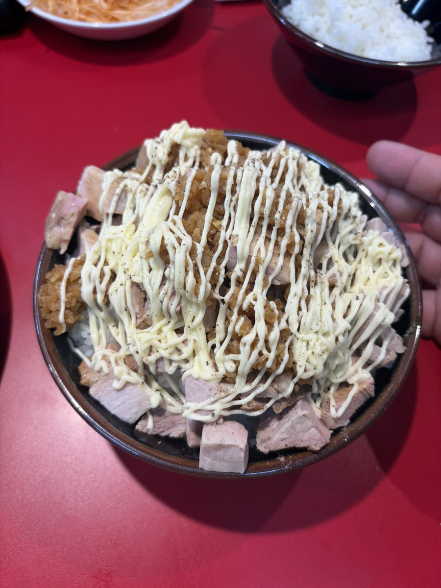 hirospecial1982's tweet photo. シルバーウィークいかがお過ごしでしょうか？
わたくしは好きな家系ラーメン食べにきました！
美味しくいただき満足です、ごちそうさまでした😋
#家系ラーメン
#近江道家
#王道家グループ
#チャーシュー麺 https://t.co/GKantkvrVn