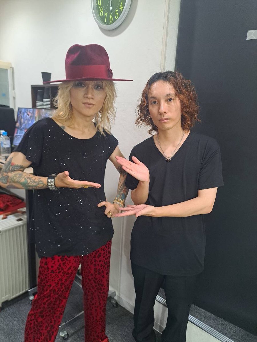 CHiNCHiKULiN_PF's tweet photo. 卓偉さん、かっこよかった〜！
今年は初めて且つすごいボーカリストと出会えて嬉しいです。
そして、数字とかは関係なくCalling Youはヒット曲です。
異論は認めません😆 https://t.co/9Qk7Kn7ha9
