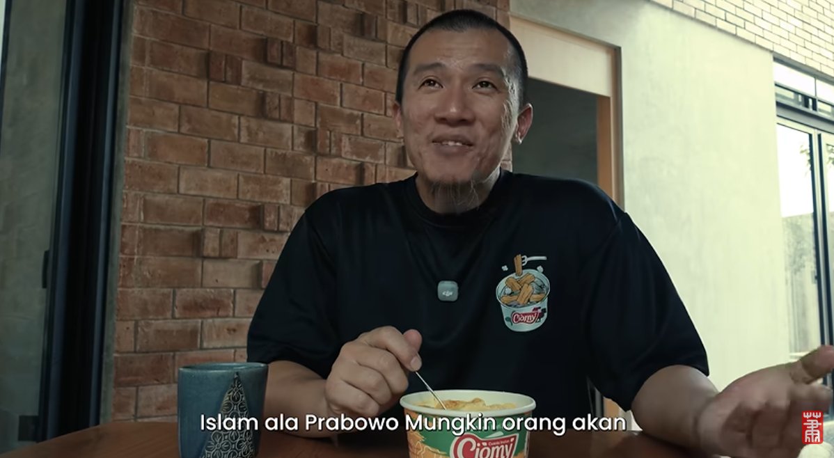 bardanslm's tweet photo. ustadz felix kok berani banget yak 🗿
lagi bahas maudy ayunda malah buat analogi yg lebih pinggir jurang

kata beliau 
"kalau ustad abdul somad buat buku islam ala abdul somad orang2 gak protes"

"tapi kalau islam ala prabowo, mungkin orang akan protes, karna orang gak melihat dia pantas"

fix backingannya pusat ini mah.....🗿
ada ustadz lain yg seberani belio???