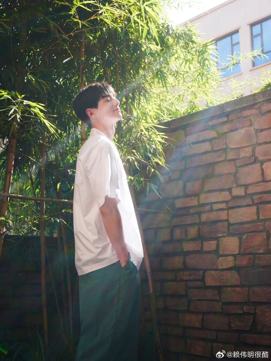 wemiing's tweet photo. Taking a brief pause to enjoy the warmth of the sun. Do you want to join me? https://t.co/lCRMq69nyU