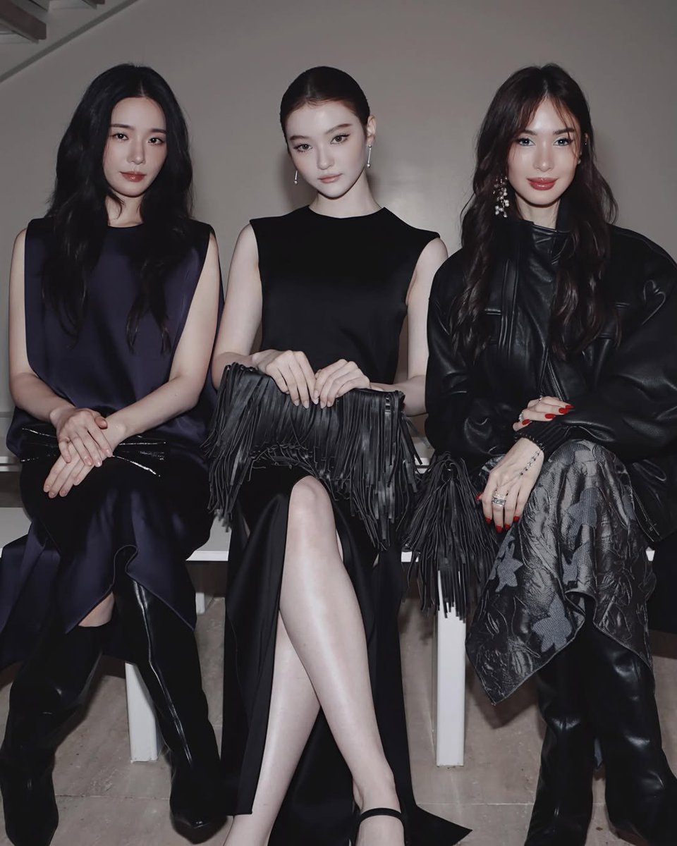 gyuyounp's tweet photo. ⠀
The warmth between us as fellow COS Global Ambassadors was something that came naturally. We took in the show and the happiness on every face while watching the show said everything that needed to be said. An opportunity I will never look back with anything but gratitude.
⠀ https://t.co/ESmjbtREw1