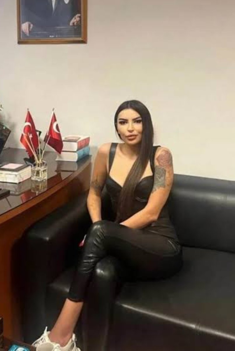 kiyashaber725's tweet photo. 🔴 "Asla kaybetmem, mahkemeyle içerden alamadığımı am*mla savcılıkta alırım" diyen avukat Buket Tekışık, rüşvet soruşturmasında PAKET oldu. https://t.co/535vbA9j7g