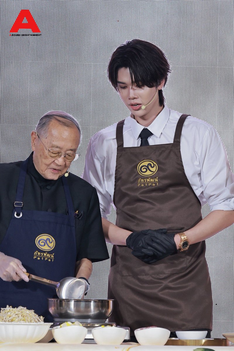 MozinEie's tweet photo. "He looks like he walked straight out of a novel."

DUNK X PATPAT

#CamelliaOil2026xDunk https://t.co/eL6xqd87mp