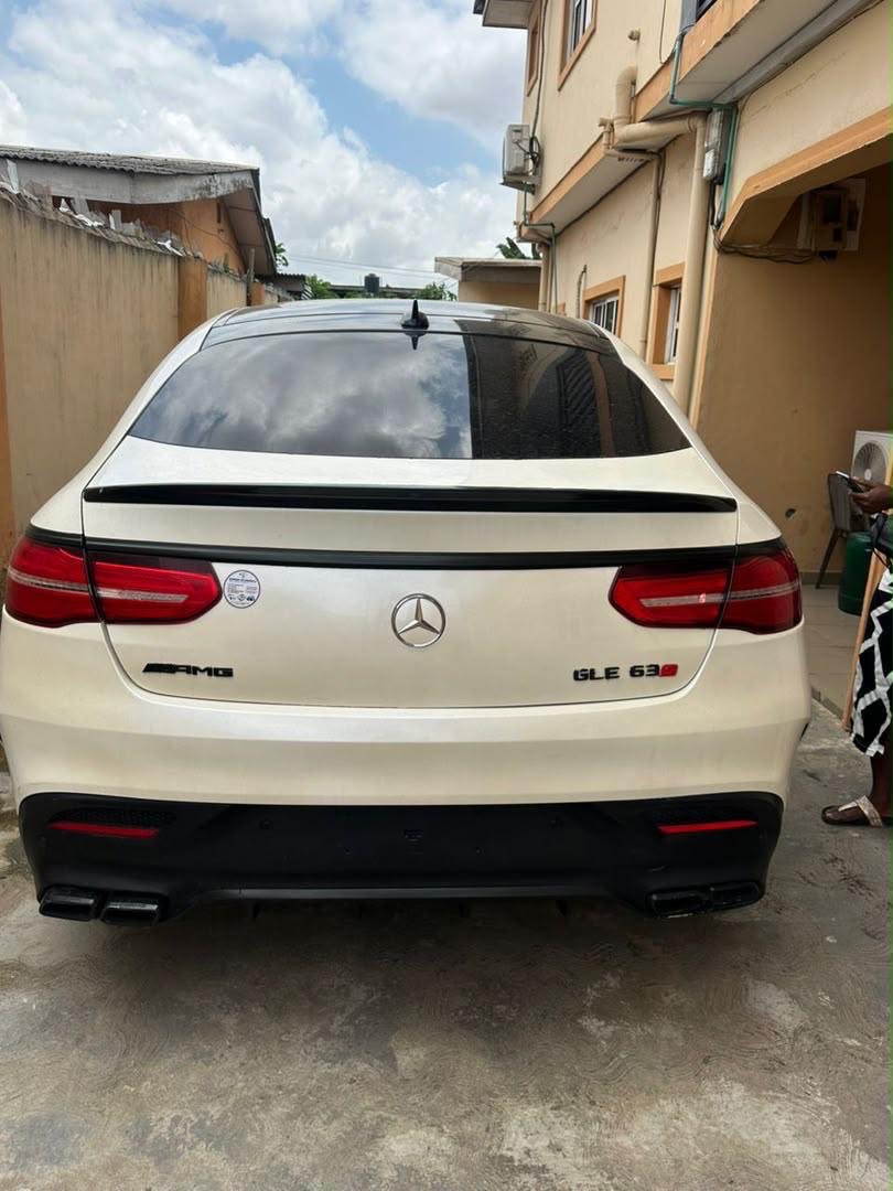 primeAutoDeals's tweet photo. UNREGISTERED MB GLE63s 2017 MODEL 2024 ENTRY BARELY USED WHITE ON BLACK INTERIOR  BUY AND DRIVE PRICE 60million  LOCATION LAGOS https://t.co/MdnRg6igar