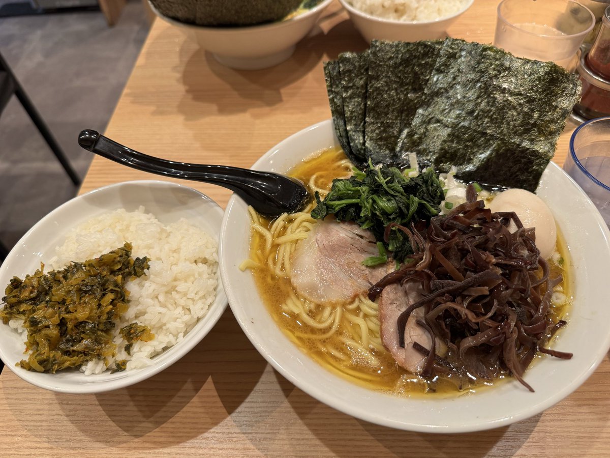 usushiou's tweet photo. 野球杯後にモンタナ反省会でした。 https://t.co/fYZvd8MArZ