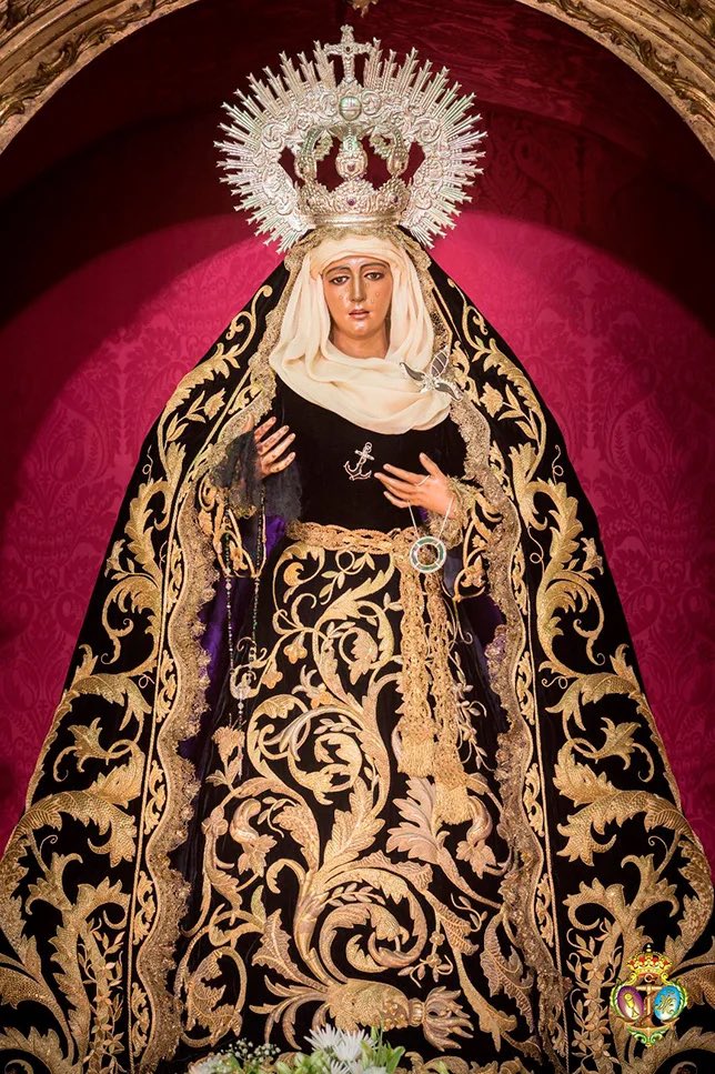 Angustiaspicon's tweet photo. @mabernalsanchez Nos sorprendemos de este cambio, en 2020 ya se veía cómo trabajaba el vestidor y la junta empezó a hacer hincapié en su trabajo con la comisión que crearon eligiendo meticulosamente cada una de las prendas y joyas de la virgen. Parece que esta junta no sabe lo que es trabajar… https://t.co/w84eTAzsH3