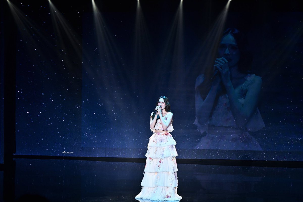 sleeplessgirl_'s tweet photo. ในโลกที่มีความวกวน
ในโลกที่ทุกคนต้องดิ้นรน
ที่สับสนร้อนรนจนใจนั้นแสนเหนื่อย ~~ 

#Charlotte1stFanMeetInBKK
HERE WITH YOU CL
#CharlotteAustin #ชาล็อตออสติน https://t.co/rvlFmAJA00
