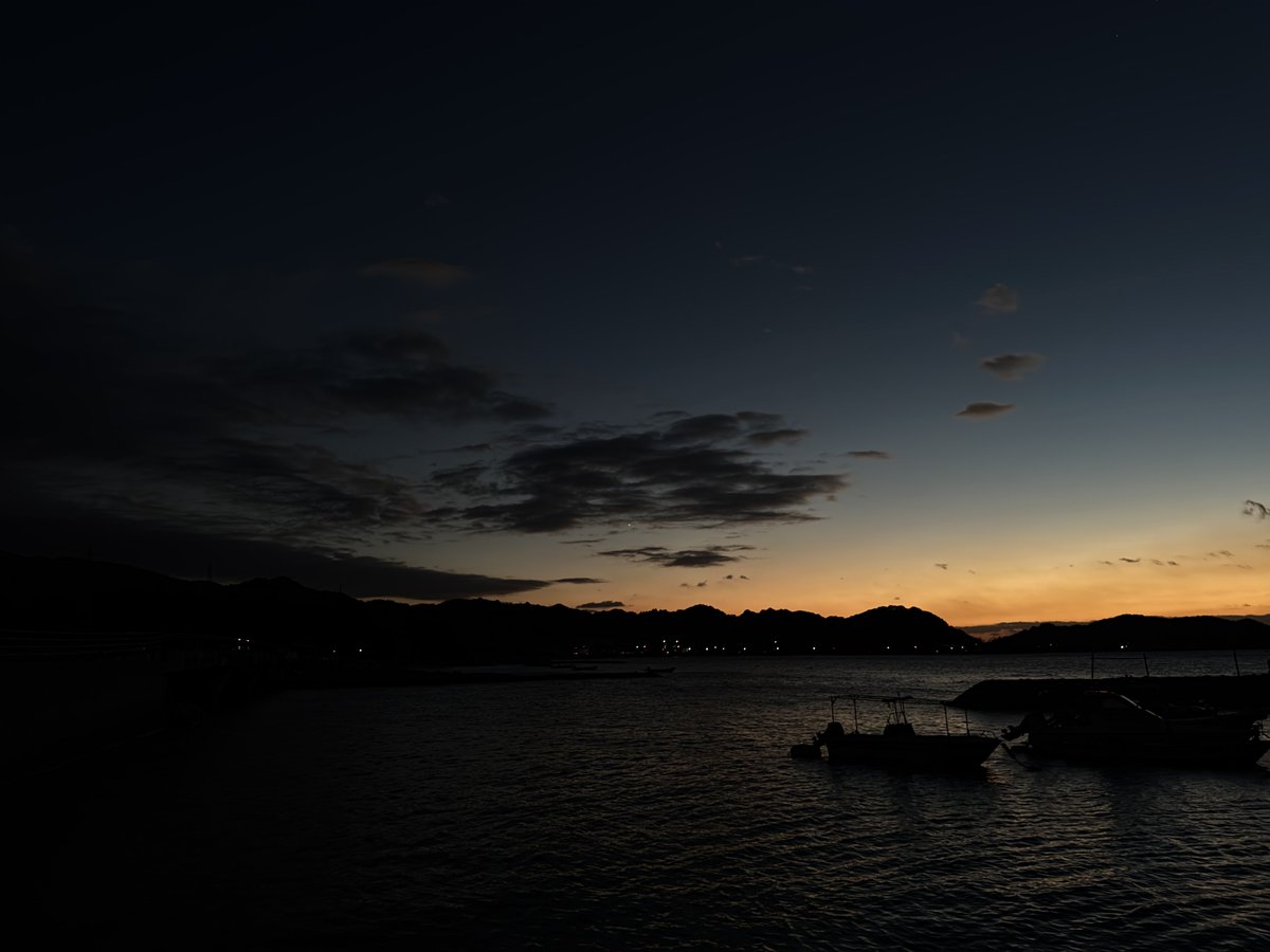 oideya's tweet photo. 今日の夕星探検隊🔍

ようやく出逢えました😭

ぜひ真ん中あたりを拡大してみてください𓂃.˖⭐︎

#汝星のごとく #夕星 #ゆうづつ #今治
#星をたどって今治へ https://t.co/QBQzkWQyNw