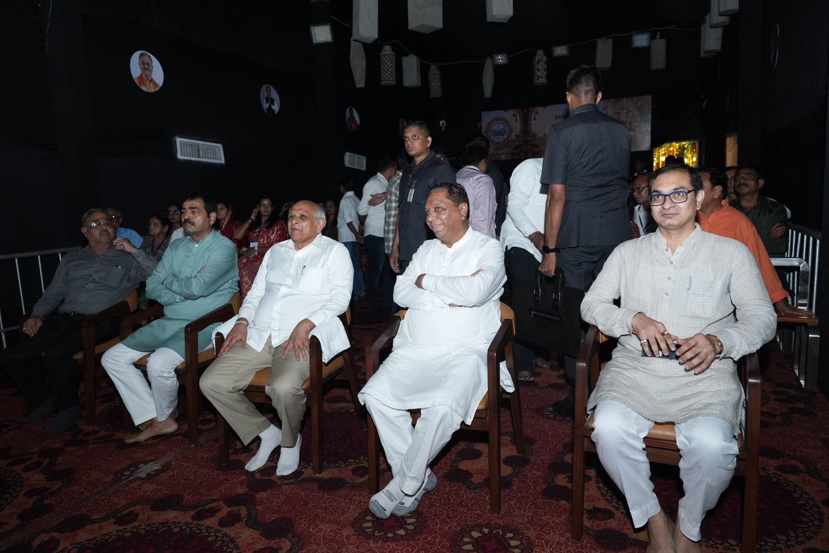 PrerakshahBJP's tweet photo. ખોખરા યુથ ફેડરેશન દ્વારા આયોજિત ગણેશ મહોત્સવમાં માનનીય મુખ્યમંત્રી શ્રી @bhupendrapbjp જીએ ઉપસ્થિત રહી શ્રી ગણેશજીના દર્શન કરી આશીર્વાદ પ્રાપ્ત કર્યા.

આ સુંદર આયોજન બદલ આયોજક તથા સ્ટેન્ડિંગ કમિટી ચેરમેન શ્રી કમલેશભાઈ પટેલ અને સમગ્ર આયોજક ટીમને અભિનંદન.

ગણપતિ બાપ્પા મોરિયા 🙏 https://t.co/z2CncKNBjv