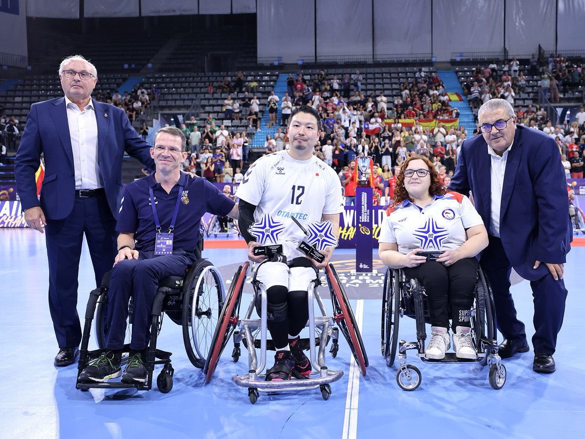 RFEBalonmano's tweet photo. ⭐ 𝐌𝐕𝐏 𝐅𝐄𝐌𝐄𝐍𝐈𝐍𝐀 𝐃𝐄𝐋 𝐌𝐔𝐍𝐃𝐈𝐀𝐋

🏆 Luz Carrasco 🇨🇱

La jugadora más destacada del IV Campeonato del Mundo de #BalonmanoSillaRuedas

👏 ¡Enhorabuena!

📷 RFEBM | X. Solanas

▶️ @gencat · @esportcat · @granollers · @diba 

#️⃣ #Spain2026 #WheelchairHandball #BalonmanoSillaRuedas