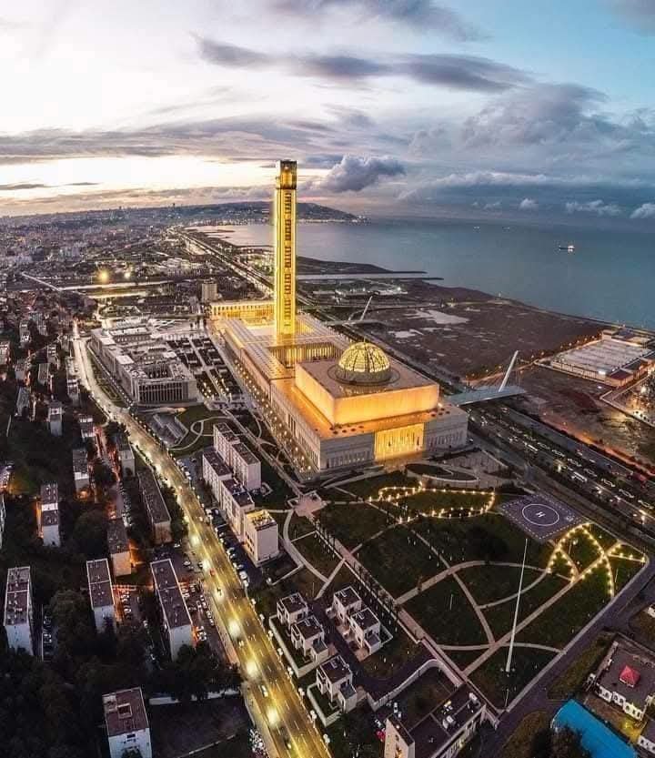hmdlbbc's tweet photo. الجزائر العاصمة،  الجزائر 🇩🇿 https://t.co/6xthwseL8W