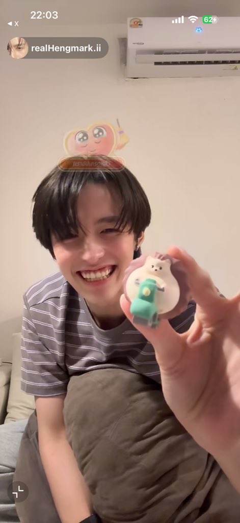 rakbibililly's tweet photo. สิ่งนี้น่ารักมากเลยอะแก หมูอ้วมบีบหมูฟ้าอ่าาาา #Hengmarkll #TeeHeng 🦔☺️ https://t.co/qvmydP6aGZ