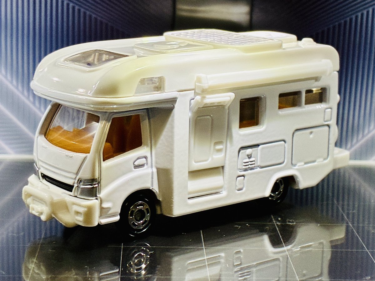 kabrimacuri's tweet photo. トミカパーキングを買うから逆に入れるトミカを買おうその19 キャンピングカー
子どものころからあこがれるヤツ。ギミックが多いトミカは楽しいね https://t.co/A7tcxAPa1O
