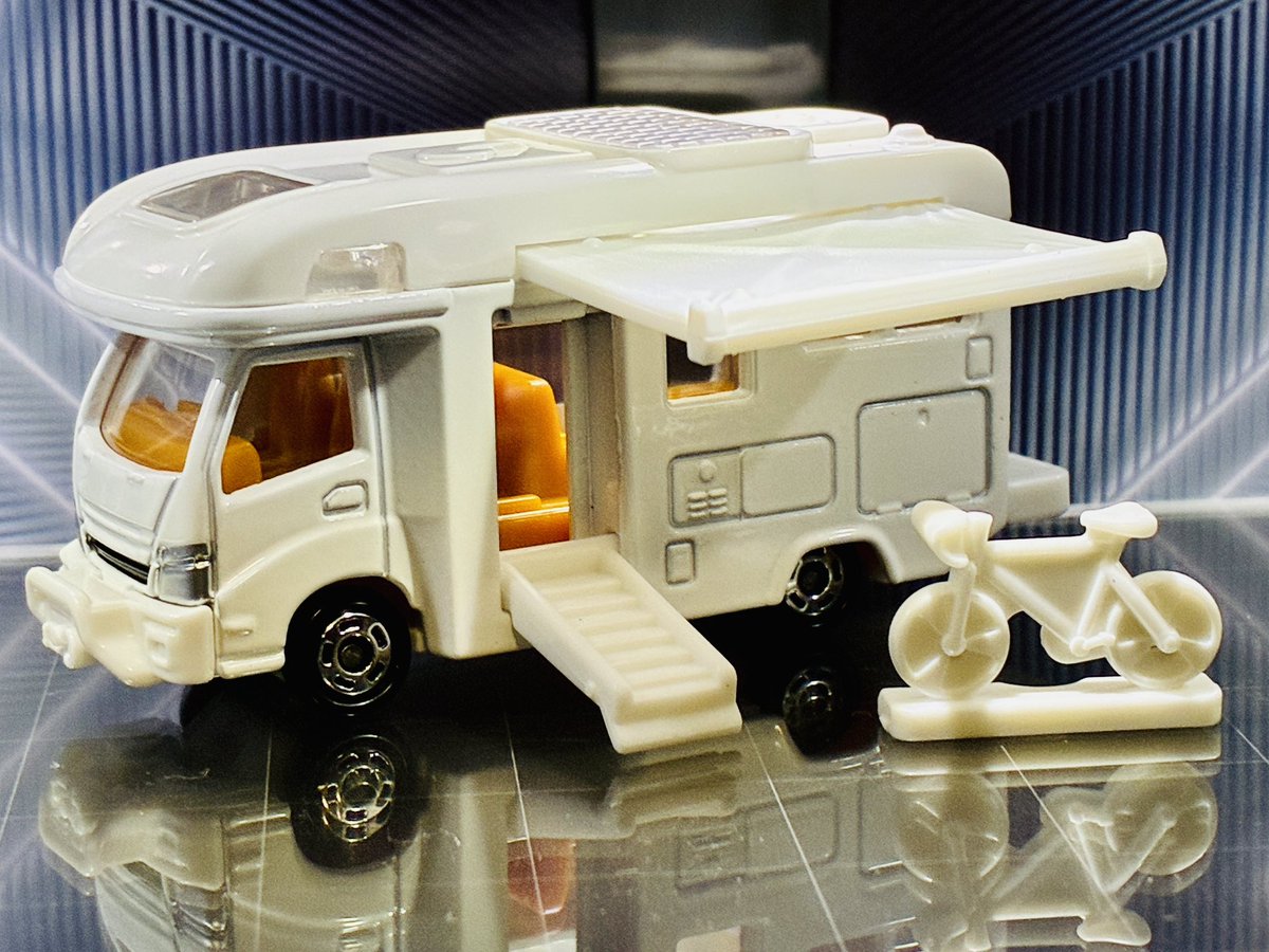 kabrimacuri's tweet photo. トミカパーキングを買うから逆に入れるトミカを買おうその19 キャンピングカー
子どものころからあこがれるヤツ。ギミックが多いトミカは楽しいね https://t.co/A7tcxAPa1O