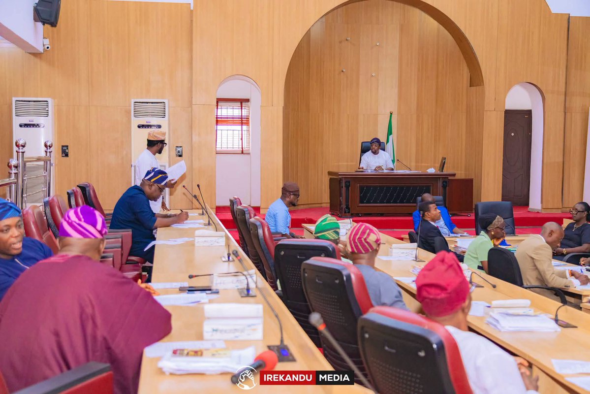 O_basslet's tweet photo. Today, the Osun State House of Assembly, under the leadership of Rt. Hon. Adewale Egbedun @AOEgbedun considered for first reading, Osun State Park Management Establishment Bill

Slowly but surely, the safety and security of every single citizen of Osun State will be ensured https://t.co/y4FSJtjJ7Y