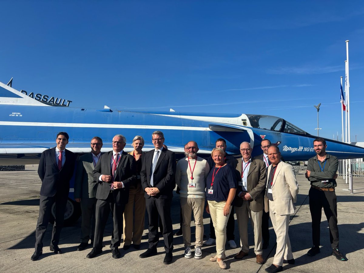 MontbrialAvocat's tweet photo. Exceptionnelle visite du site @Dassault_OnAir de Seclin avec une délégation @CRSI_Paris , le Maire de Phalempin Thierry Lazaro et des élus locaux de plusieurs localités.
Excellence industrielle française #Rafale #Falcon , #souveraineté et esprit de défense #BITD! 💪🏻🇫🇷🛩️ https://t.co/DNkS3ctfMQ