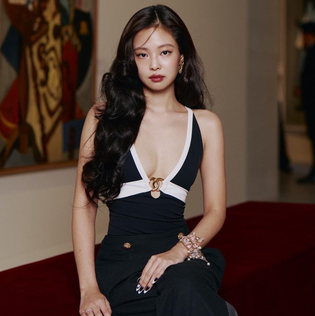 p1nks4vage's tweet photo. ‘Ruby’ is the first album by a K-Pop Soloist to be RIAA certified and was the first album the to enter the Top Ten on Apple Music USA by a K-Pop Soloist.

The album has sold 6 million units Worldwide, has a platinum certified song and two gold certified songs. https://t.co/TsUyyHfHCJ