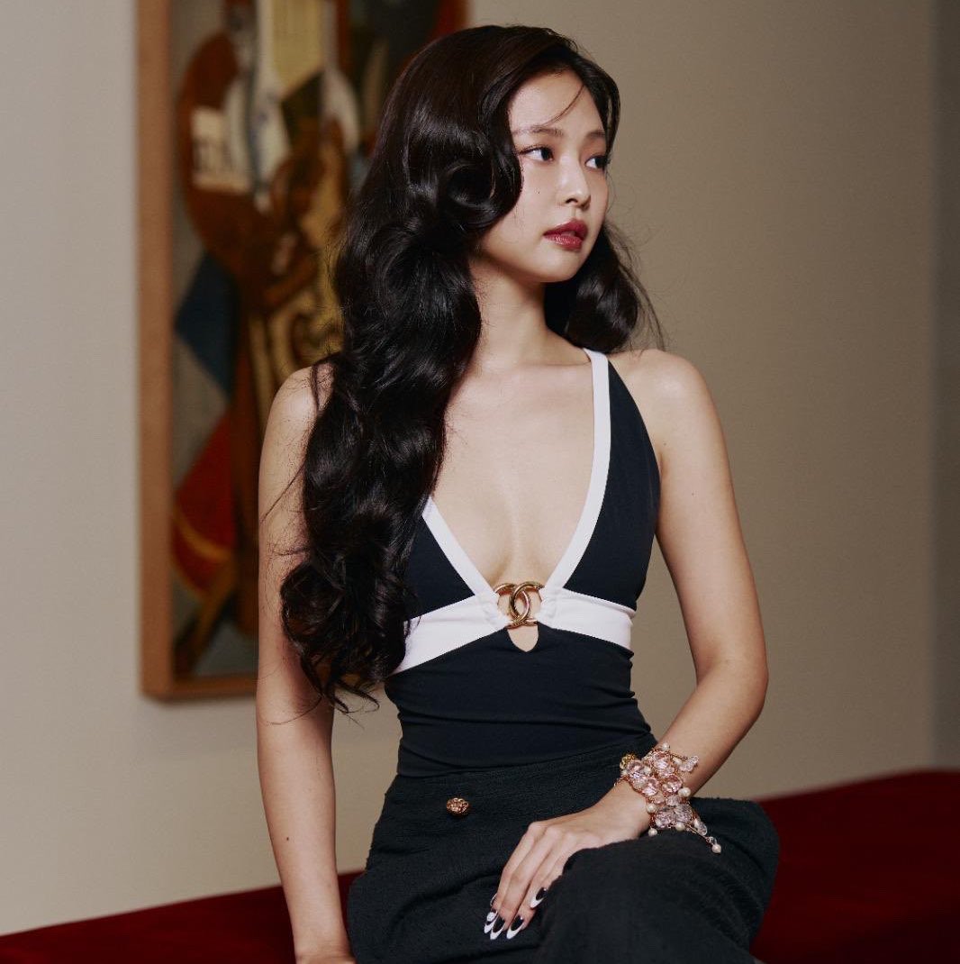 p1nks4vage's tweet photo. ‘Ruby’ is the first album by a K-Pop Soloist to be RIAA certified and was the first album the to enter the Top Ten on Apple Music USA by a K-Pop Soloist.

The album has sold 6 million units Worldwide, has a platinum certified song and two gold certified songs. https://t.co/TsUyyHfHCJ