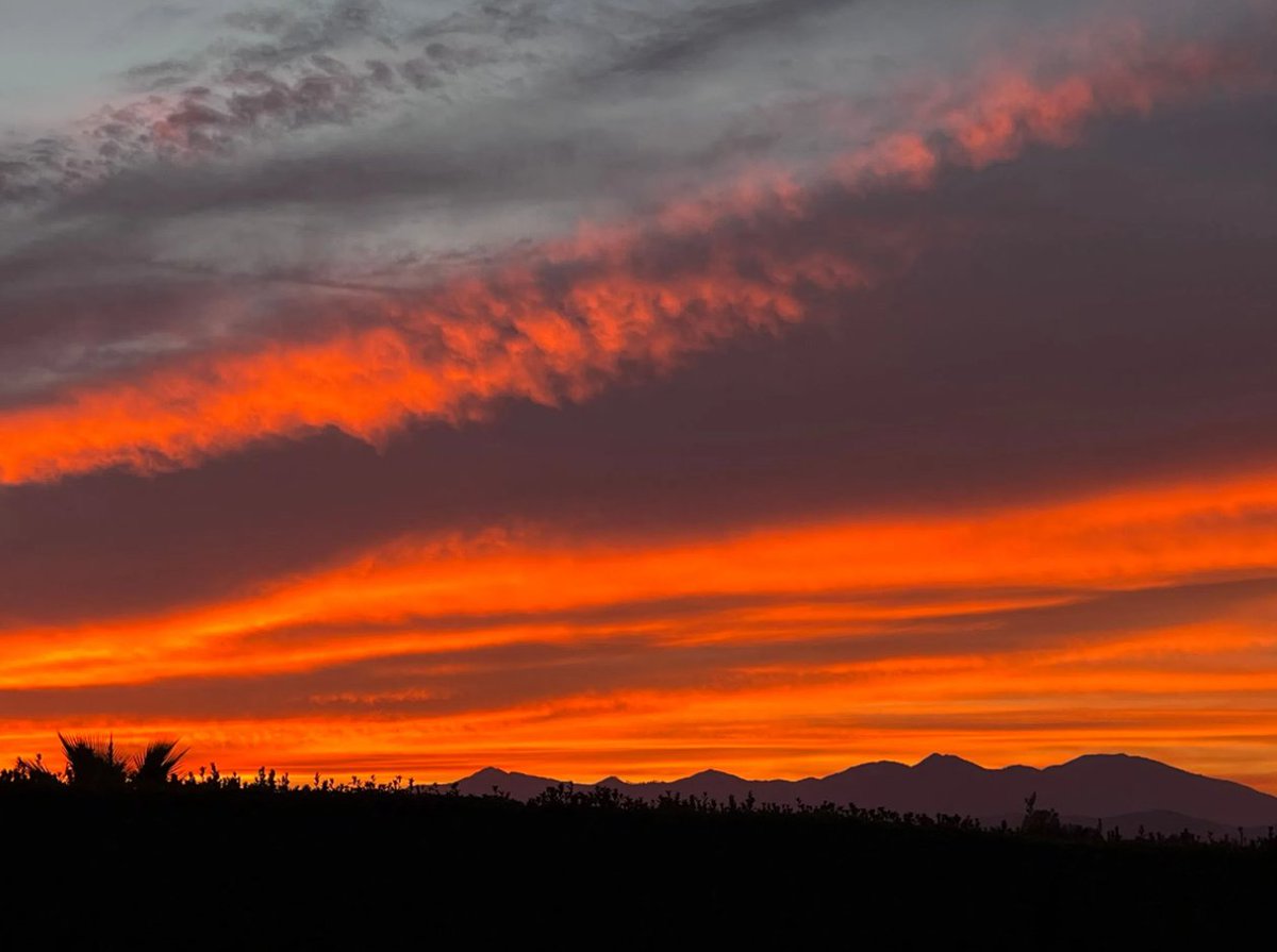 KRCR7's tweet photo. #PhotoOfTheDay: Debi Engel shared this fiery sunset seen on Sunday over Shasta County!
Send us your photos using “Chime In” in the KRCR News Channel 7 App, or go to https://t.co/LzmAA5ahaV
#sunset #Shasta #chimein #LocalNews #News #krcr https://t.co/QcHXxnxniS