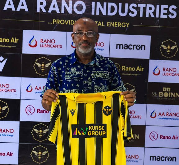 Naijavisionary's tweet photo. @IyawoLammens RANCHERS BEES FC’s coach showcased incredible tactical ability against BENDEL INSURANCE FC during the weekend match, yet unpatriotic Nigerian media personalities ignored him and focused on the below-average Manchester United FC coach instead.
#FocusNPFL🇳🇬🌍⚽🏆 https://t.co/DQR71zDTXX