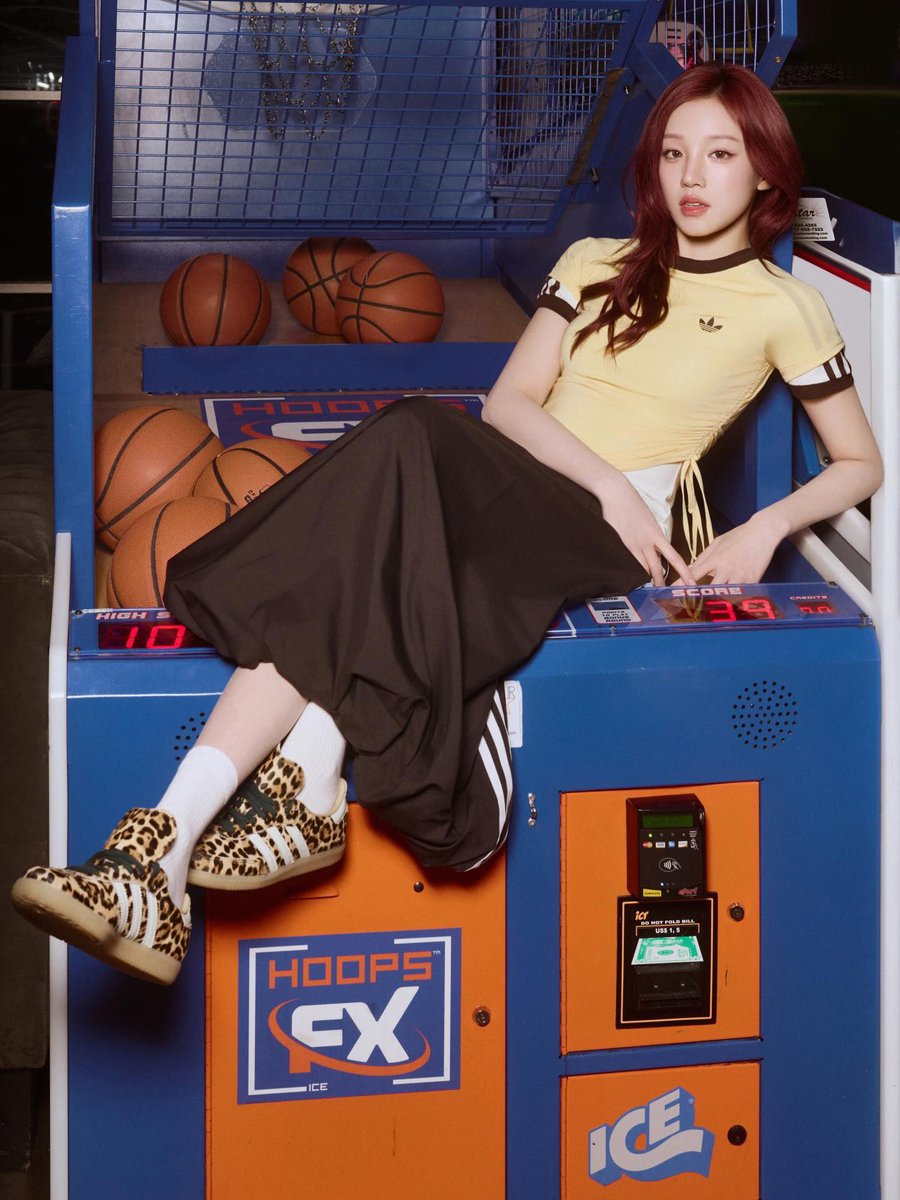 yuqidult's tweet photo. I really love this earth-tone outfit. It’s perfect for playing basketball, right? Unfortunately, for now I can only play basketball on the arcade games. 𓂃.☘︎ ݁˖ https://t.co/ih6RsScw2N