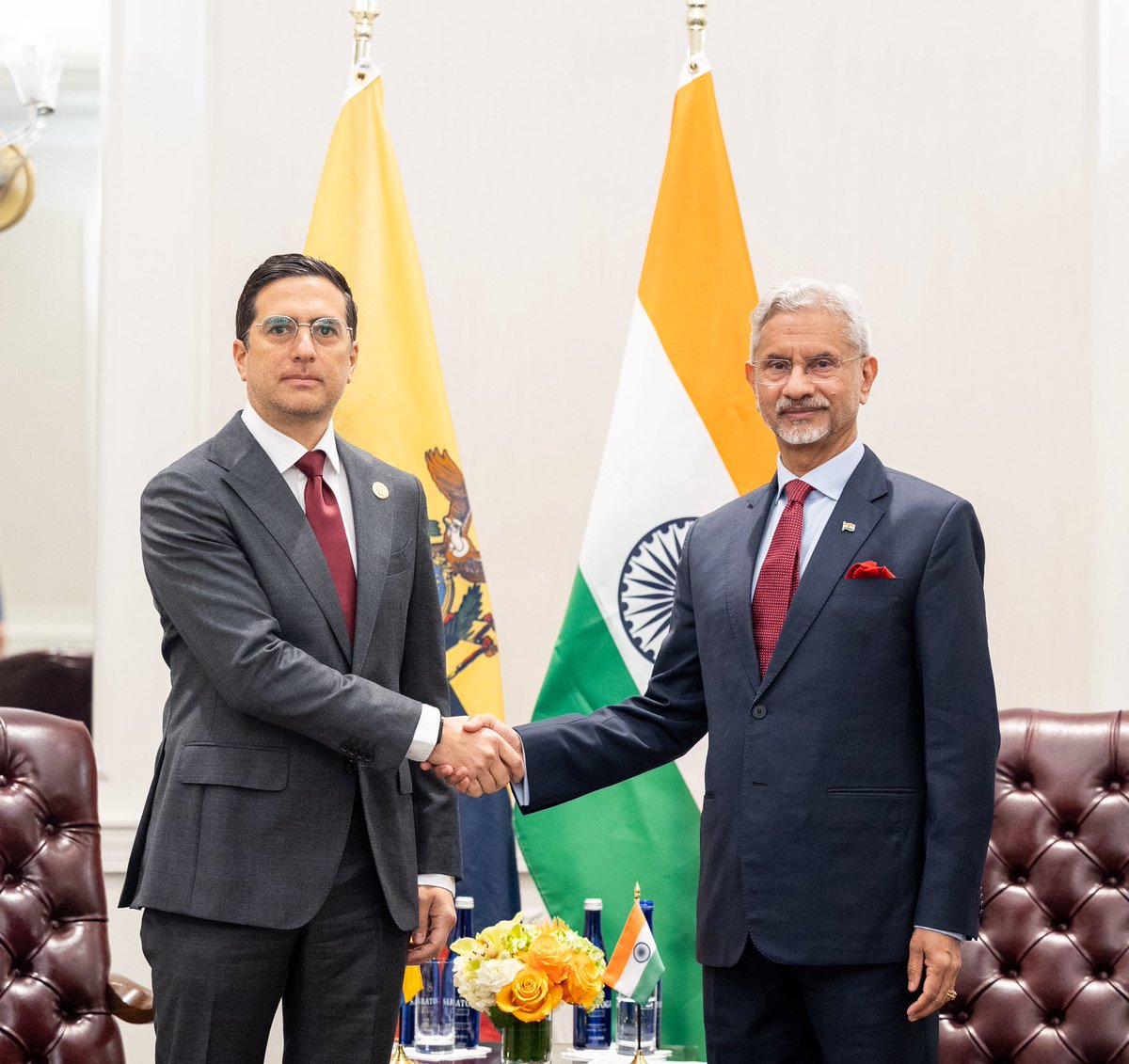 DrSJaishankar's tweet photo. Glad to interact with FM @robertokuryec of Ecuador #UNGA81 #UNHighLevelWeek
We spoke about strengthening our economic ties, including in energy & pharmaceuticals, mobility, training of personnel, development partnership and cooperation in multilateral fora, including the @UN.
🇮🇳🇪🇨