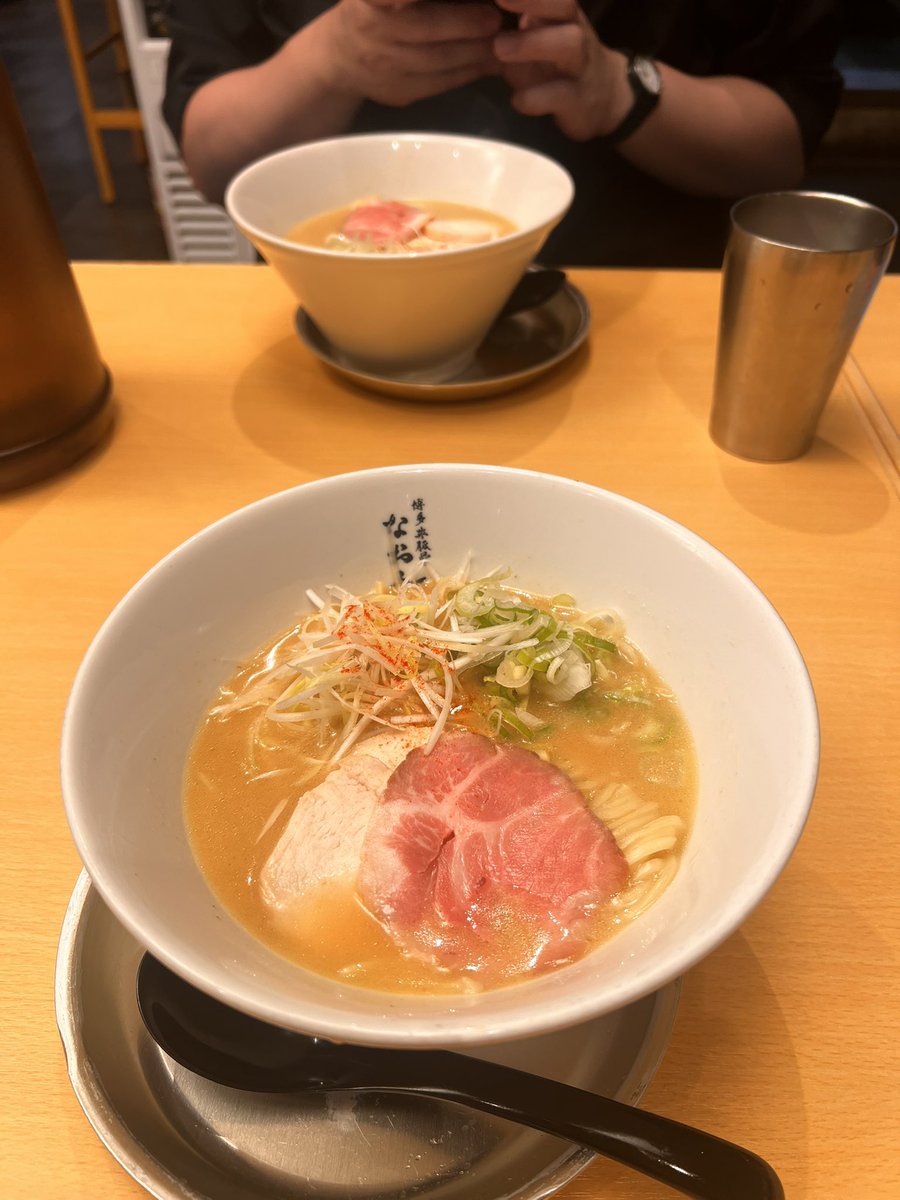okachimenko31's tweet photo. ラーメン食べ歩きしてきた
4軒回って
モヒカンラーメンが今日の一位でした

全部美味しかった〜 https://t.co/9xkto58Iff