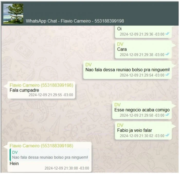 tainadepaularj's tweet photo. 🚨 BOMBA EXCLUSIVA: Mensagens obtidas pela CartaCapital revelam o pânico de Daniel Vorcaro, dono do Banco Master, com o vazamento de um jantar com Jair e Flávio Bolsonaro no final de 2024!
"Cara. Não fala dessa reunião bolso pra ninguém. Esse negócio acaba comigo".  O que será que rolou nessa reunião? 👀