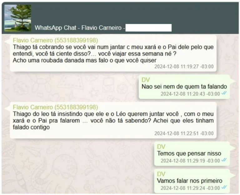 tainadepaularj's tweet photo. 🚨 BOMBA EXCLUSIVA: Mensagens obtidas pela CartaCapital revelam o pânico de Daniel Vorcaro, dono do Banco Master, com o vazamento de um jantar com Jair e Flávio Bolsonaro no final de 2024!
"Cara. Não fala dessa reunião bolso pra ninguém. Esse negócio acaba comigo".  O que será que rolou nessa reunião? 👀