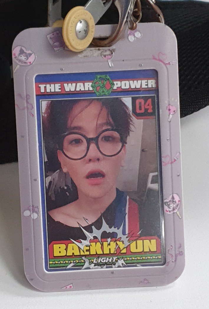 byunsoul's tweet photo. vou abandonar o baekhyun aqui na biblioteca ✊️😔 https://t.co/BDmsyPnklJ