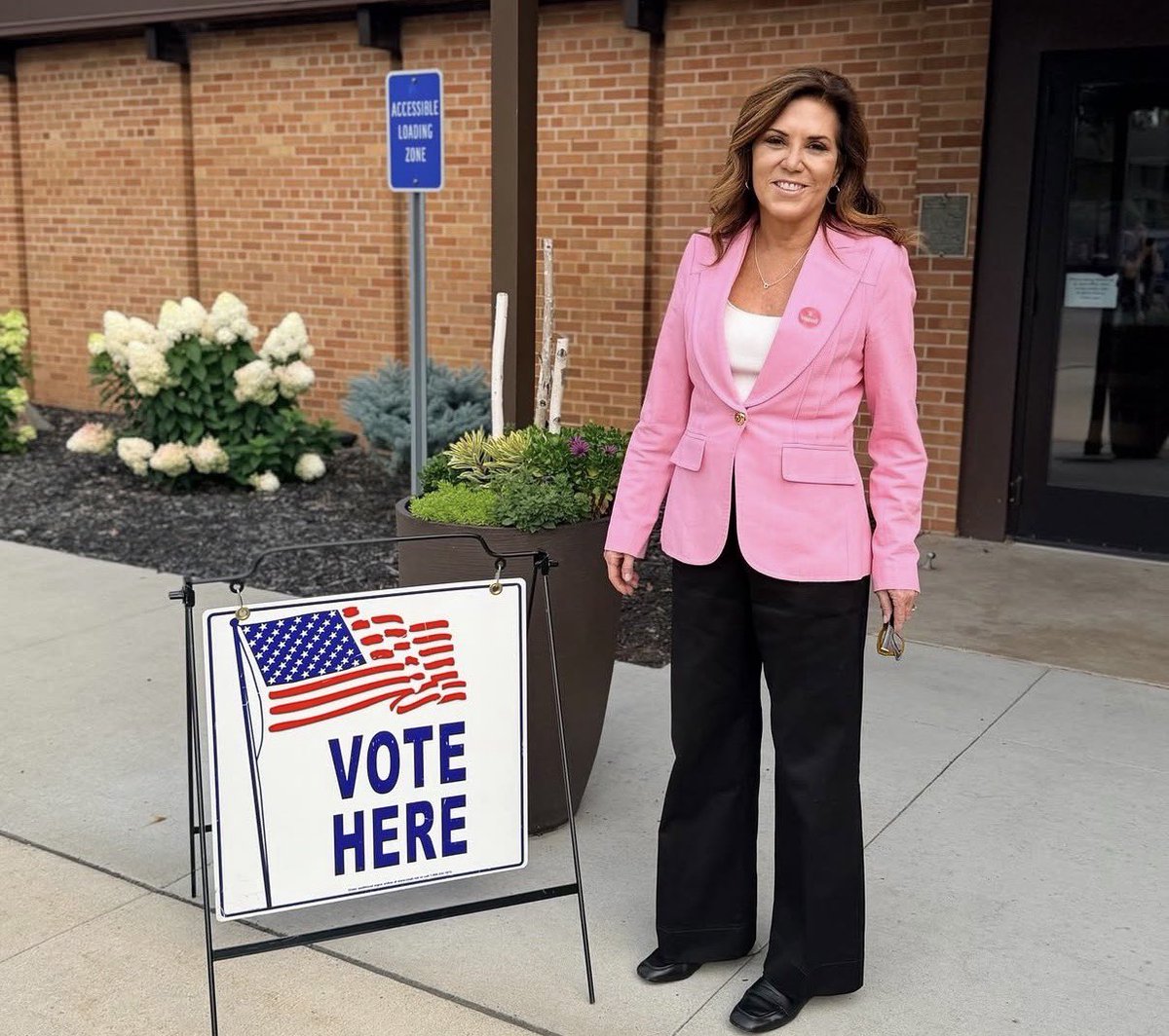 GrageDustin's tweet photo. 🚨 BREAKING: RCP has released its polling averages, with Michele Tafoya being in the top four most competitive races in the country.

NC: 🔵 Cooper +8.3
GA: 🔵 Ossoff +7.5
NH: 🔵 Pappas +4.8
OH: 🔵 Brown +4.8
TX: 🔵 Talarico +2.6
MI: 🔵 El-Sayed +2.1
MN: 🔵 Flanagan +1.8
ME: 🔵 Jackson +1.8
AK: 🔵 Peltola +1.7
IA: 🔴 Hinson +1.3
SC: 🔴 Graham +3.5
FL: 🔴 Moody +5.0

It’s time for donors to double down on flipping Minnesota.

We’re in play to potentially expand the GOP Senate majority.